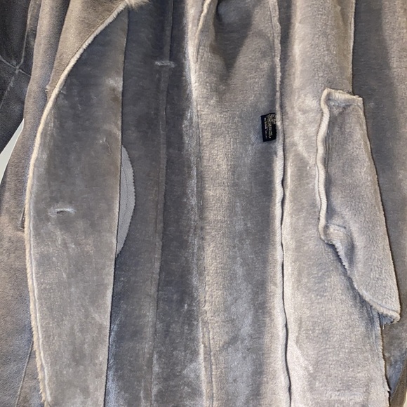 Luxe by Irina AMAZING soft jacket! Faux fur - Picture 6 of 8